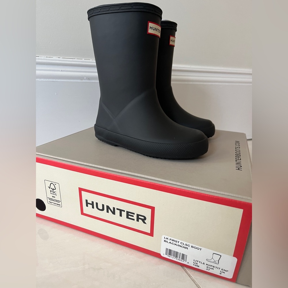New in box Hunter Black Rain Boots